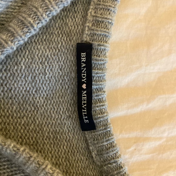 Brandy Melville Bernadette Sweater 1 Size Fits All - Picture 2 of 3